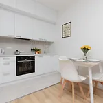 Postepu With Parking By Renters Apartamento *