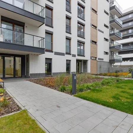Postepu With Parking By Renters Apartamento