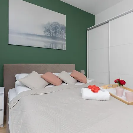 Postepu With Parking By Renters Apartment *